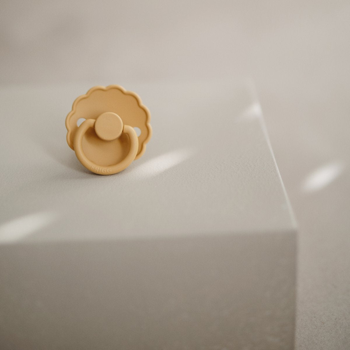 Frigg 3 x Mystery Colours | Frigg Daisy Natural Rubber Latex Pacifiers | Size 1 & 2